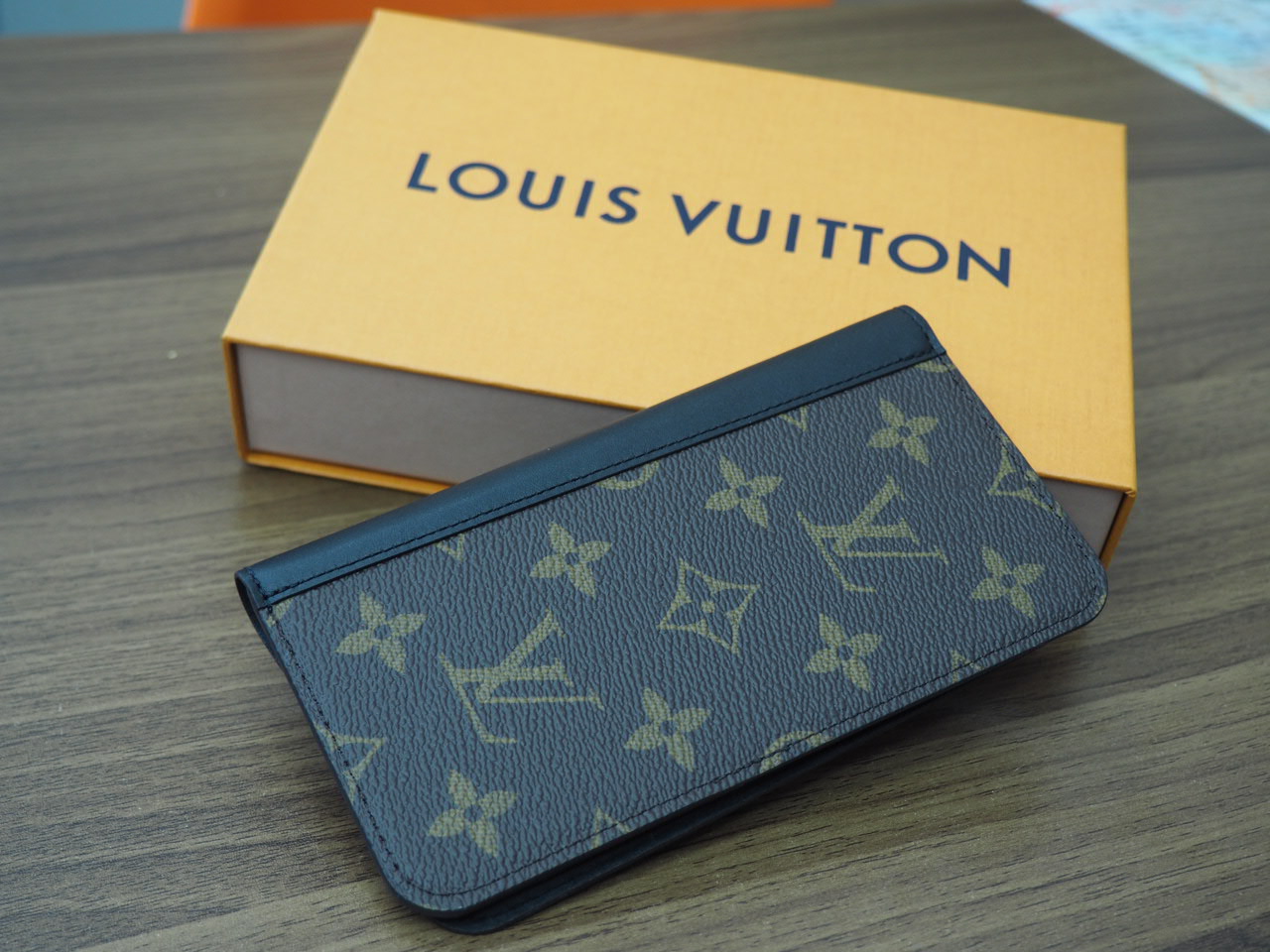 ルイヴィトン LV M69577 iPhone11  iPhoneカバー