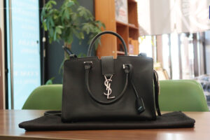 YSL ベイビーカバス バック ショルダー