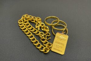 金のアクセサリー