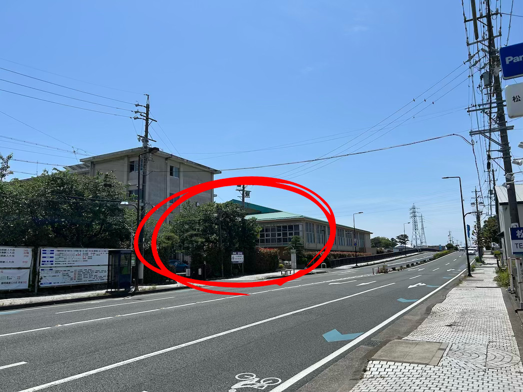 国道152号（西鹿島線）に入り南へ1.5km直進。左手に浜松市立南部中学校が見えます