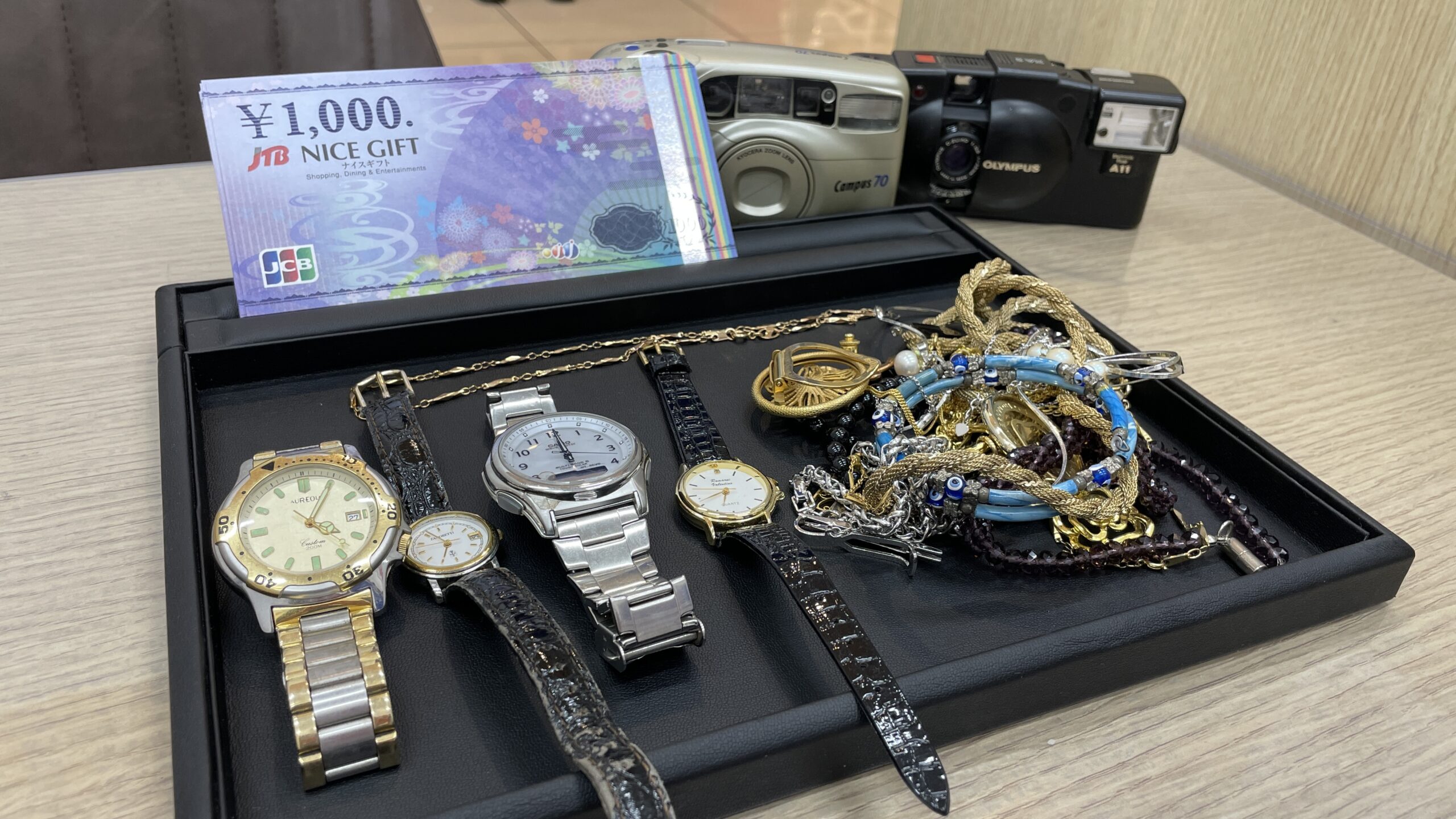 買取商材 カメラ メッキアクセサリー 商品券 腕時計