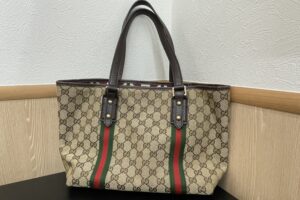 グッチのハンドバッグ（ブラウン）